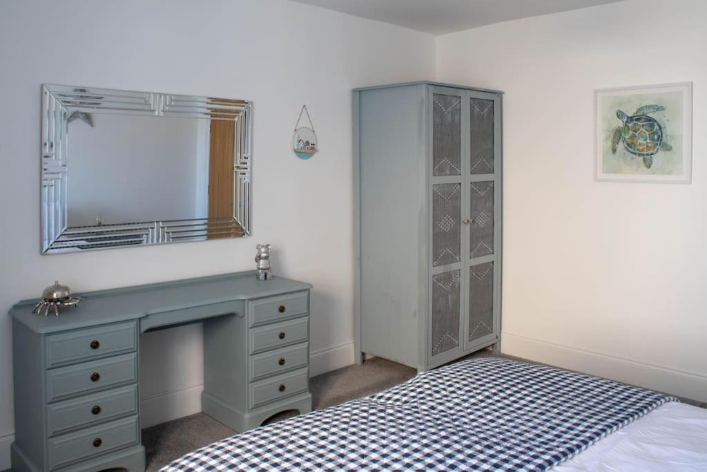 Lovely 2- Bedroom Apartment With Stunning Sea Views Worthing Exterior foto