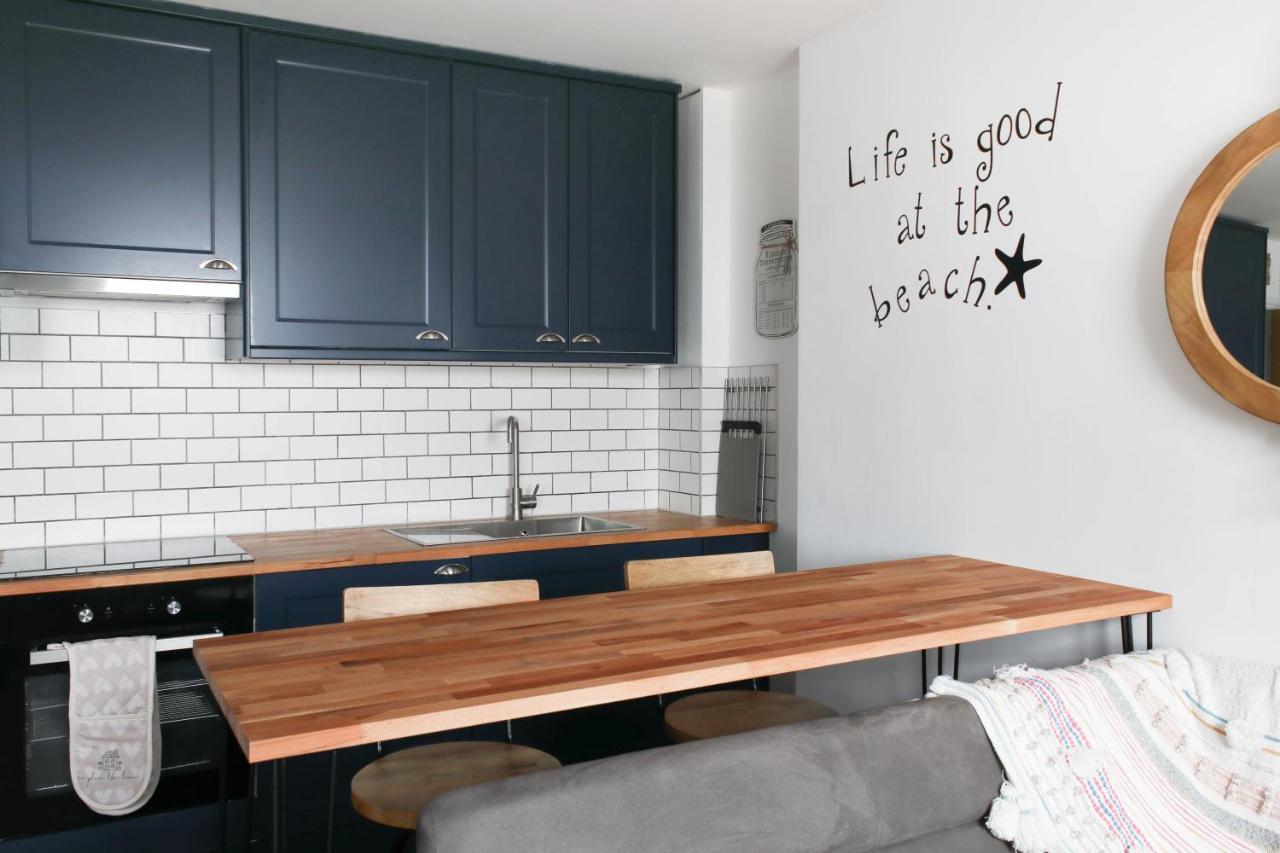 Lovely 2- Bedroom Apartment With Stunning Sea Views Worthing Exterior foto