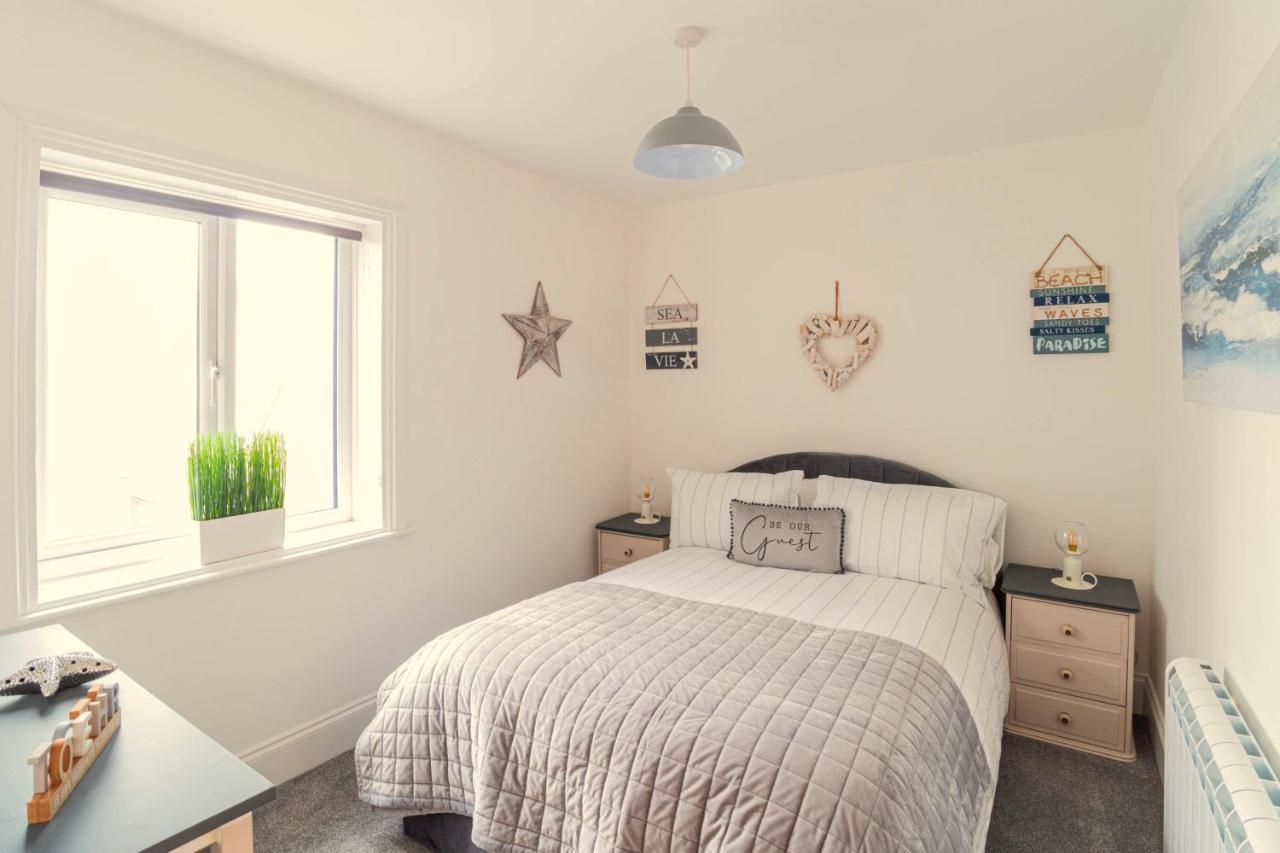 Lovely 2- Bedroom Apartment With Stunning Sea Views Worthing Exterior foto